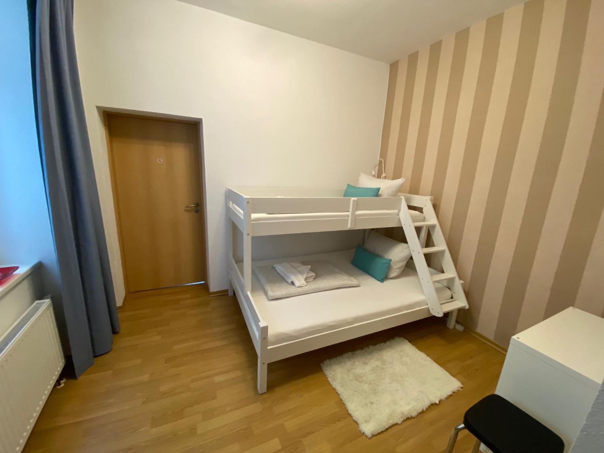 Zur Schleuse - Ferienwohnung Bis 6 Personen Mit Gem Garten Rostock Exterior photo